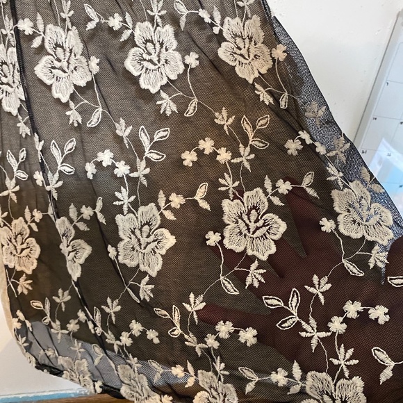 Maurices sheer tank top with flower design - Picture 3 of 4